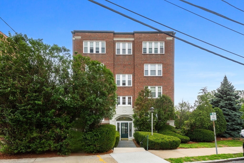 Photo of 21 Bradlee Rd, Medford, MA