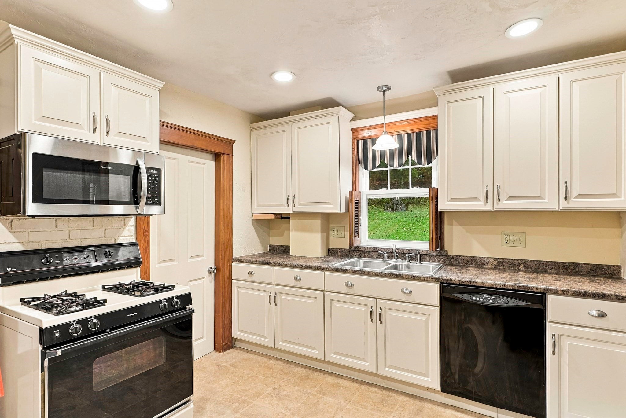 48 Barnard Rd, Worcester, MA Photo #21