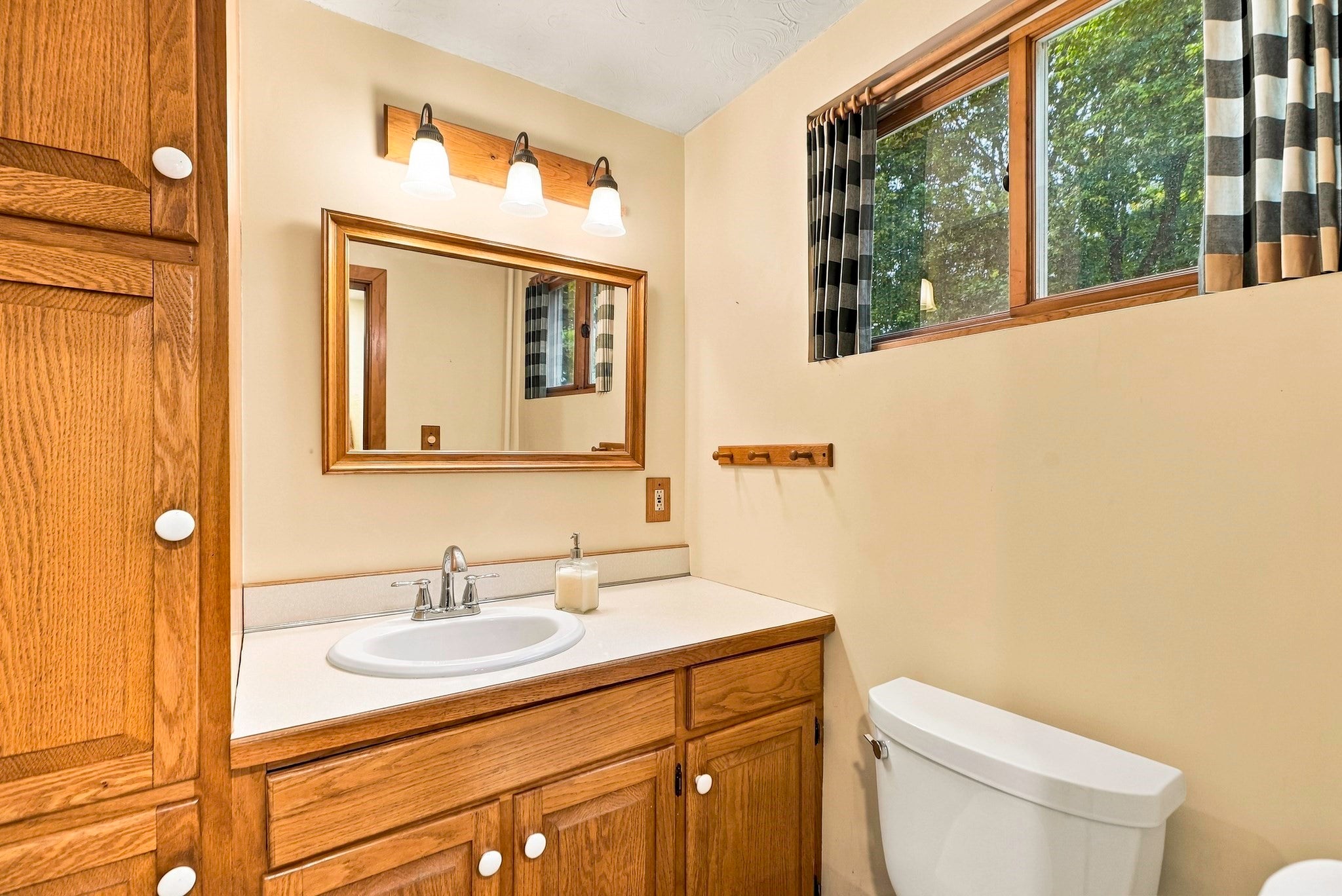48 Barnard Rd, Worcester, MA Photo #25