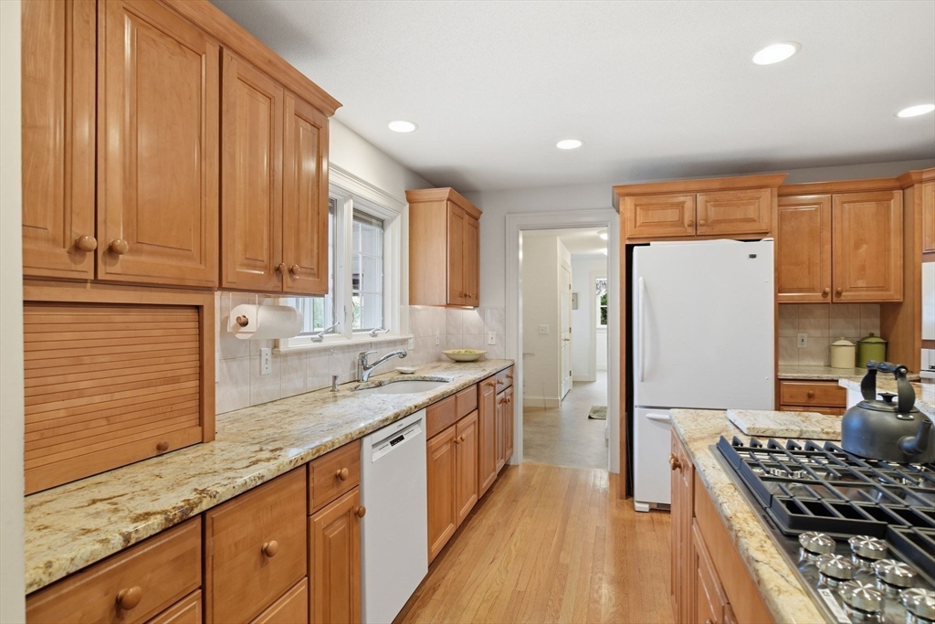 64 Prynnwood Road, Longmeadow, MA Photo #11