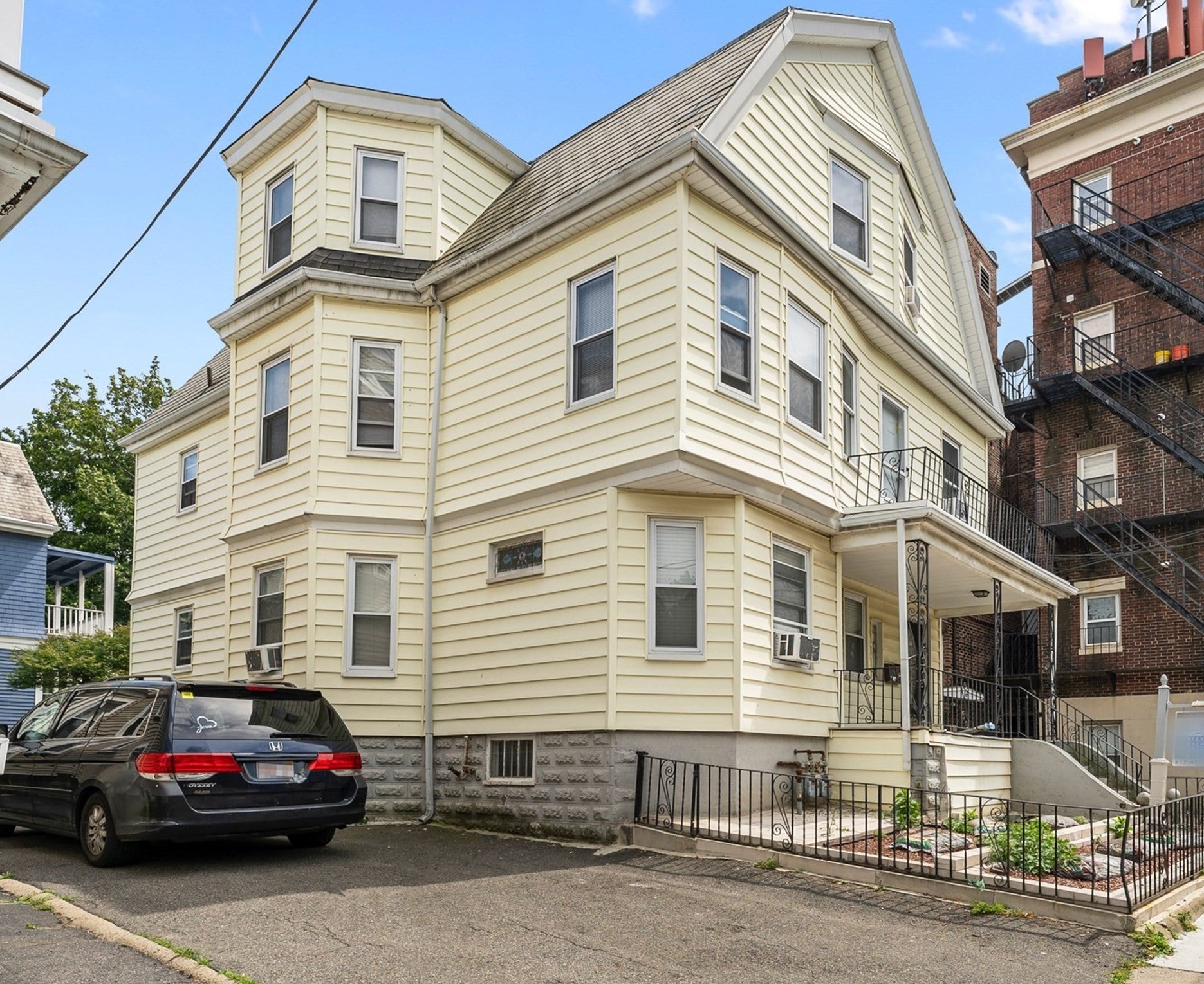 89 Central St