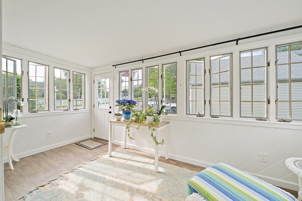 323 N Main St