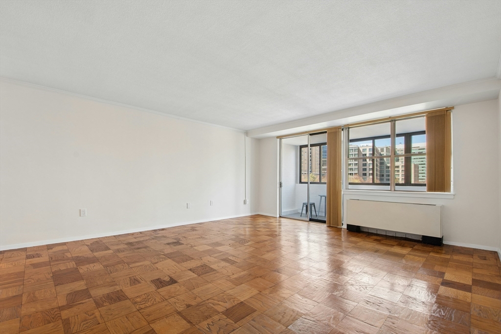 9 Hawthorne Pl 4A