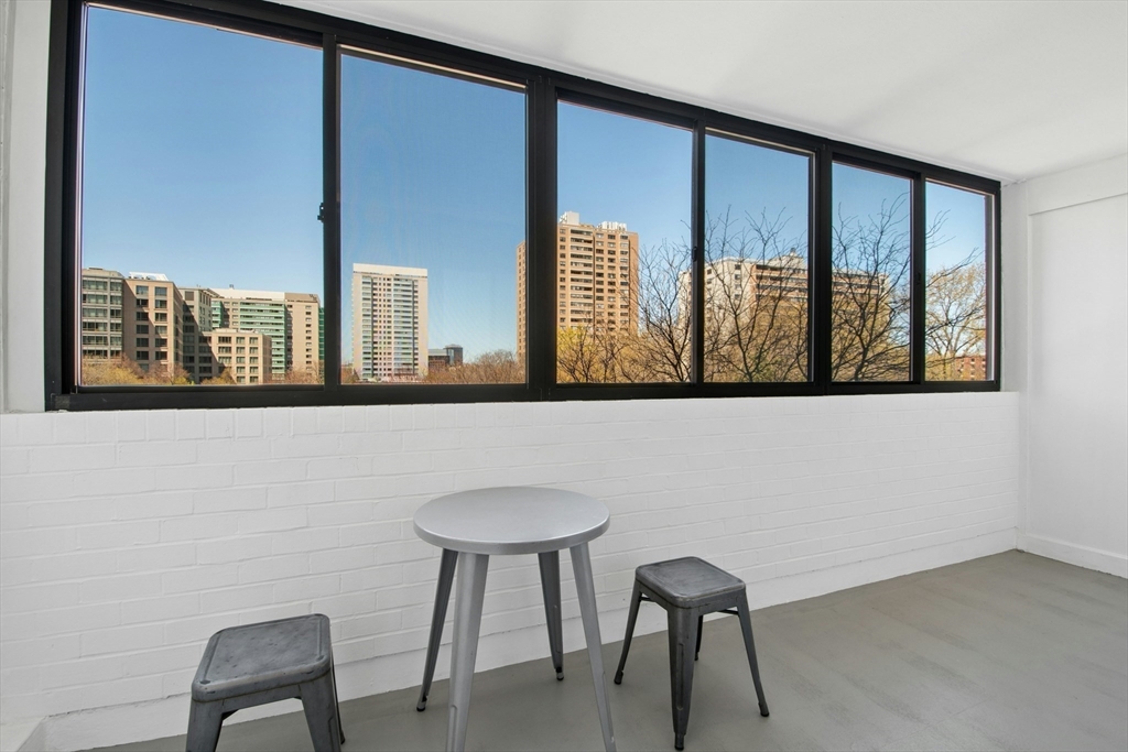 9 Hawthorne Pl 4A