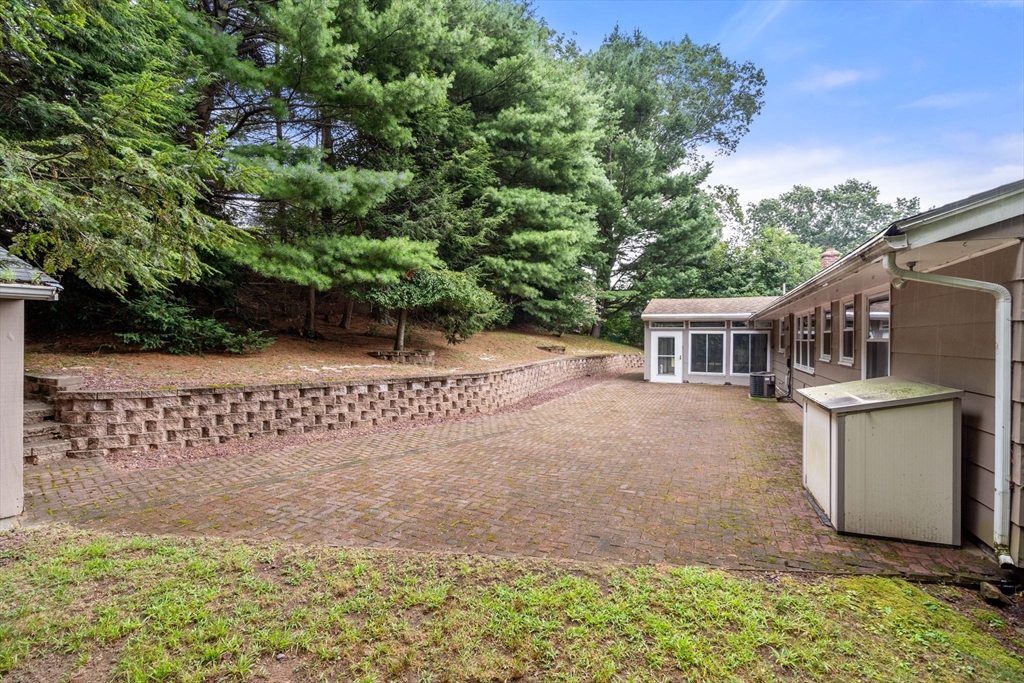 6 Paulette Dr
