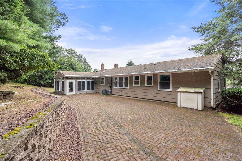 6 Paulette Dr