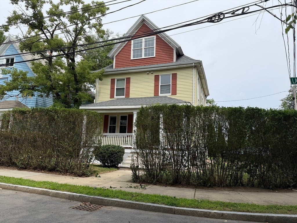 Click for 112 Laurel St, Watertown, MA slideshow