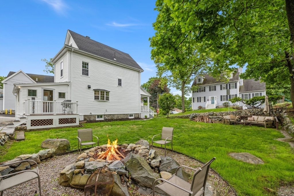 Wakefield, Massachusetts 01880, United States, 4 Bedrooms Bedrooms, ,2 BathroomsBathrooms,Residential,Pending,138683