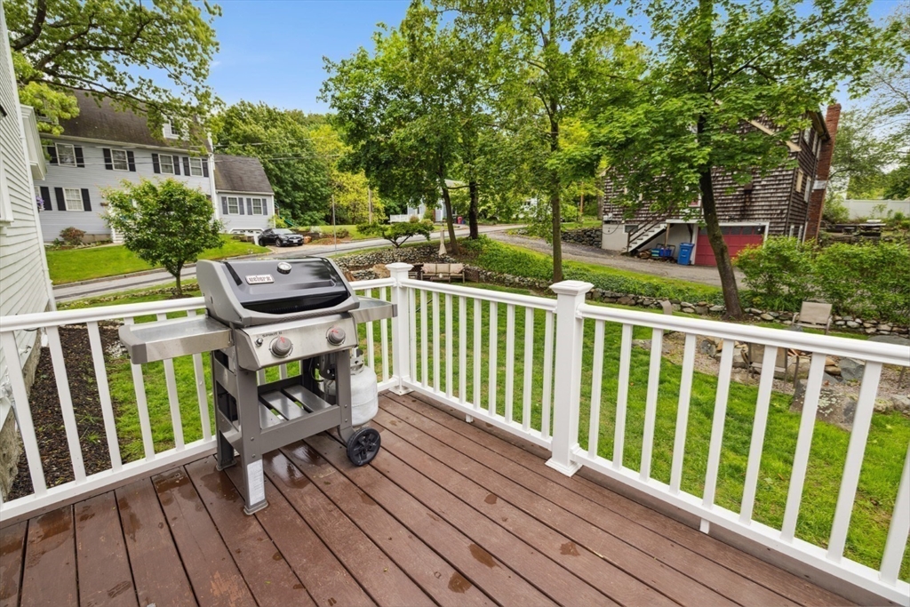 Wakefield, Massachusetts 01880, United States, 4 Bedrooms Bedrooms, ,2 BathroomsBathrooms,Residential,Pending,138683