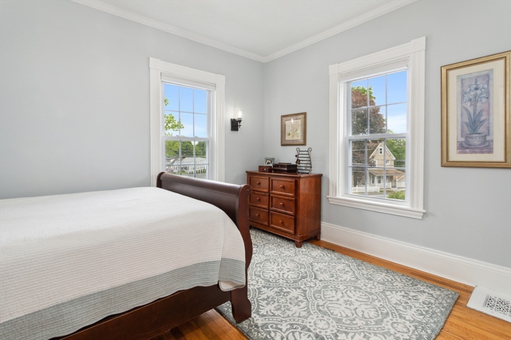 Wakefield, Massachusetts 01880, United States, 4 Bedrooms Bedrooms, ,2 BathroomsBathrooms,Residential,Pending,138683