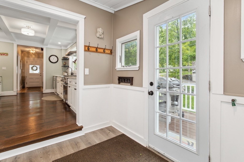 Wakefield, Massachusetts 01880, United States, 4 Bedrooms Bedrooms, ,2 BathroomsBathrooms,Residential,Pending,138683