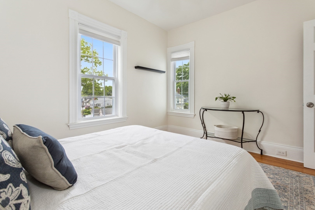 Wakefield, Massachusetts 01880, United States, 4 Bedrooms Bedrooms, ,2 BathroomsBathrooms,Residential,Pending,138683