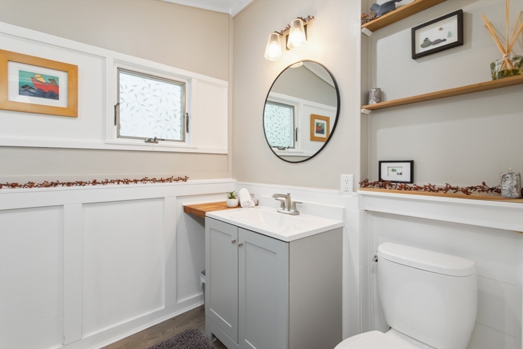 Wakefield, Massachusetts 01880, United States, 4 Bedrooms Bedrooms, ,2 BathroomsBathrooms,Residential,Pending,138683