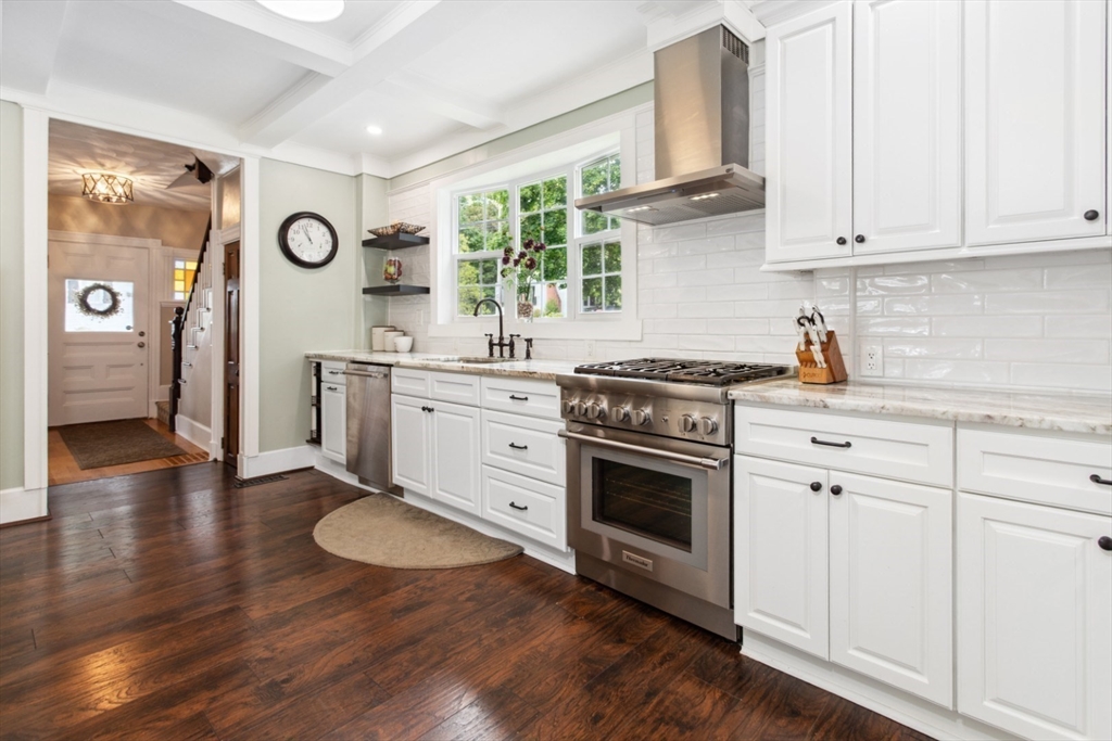 Wakefield, Massachusetts 01880, United States, 4 Bedrooms Bedrooms, ,2 BathroomsBathrooms,Residential,Pending,138683