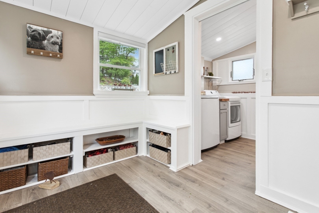 Wakefield, Massachusetts 01880, United States, 4 Bedrooms Bedrooms, ,2 BathroomsBathrooms,Residential,Pending,138683