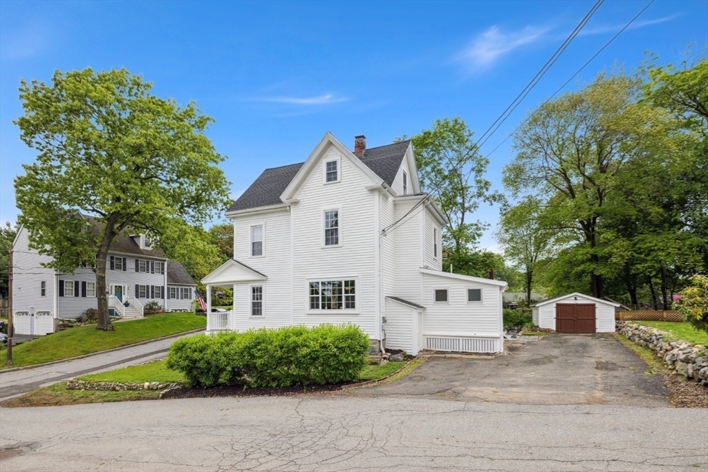 Wakefield, Massachusetts 01880, United States, 4 Bedrooms Bedrooms, ,2 BathroomsBathrooms,Residential,Pending,138683