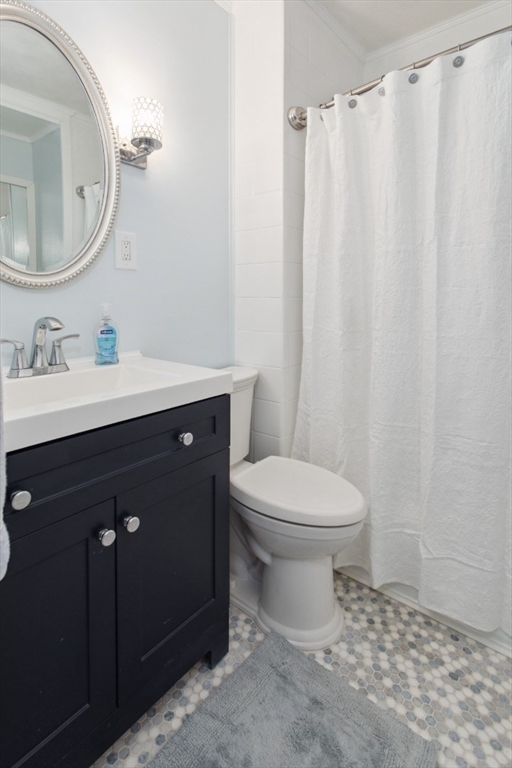 Wakefield, Massachusetts 01880, United States, 4 Bedrooms Bedrooms, ,2 BathroomsBathrooms,Residential,Pending,138683