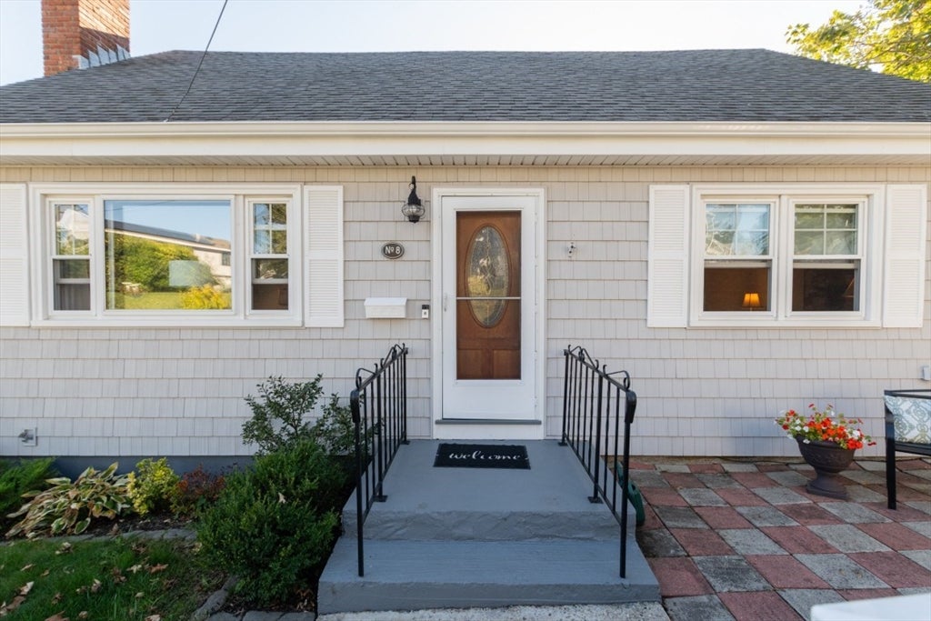 8 Siren St