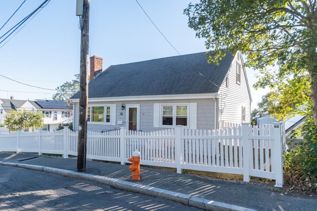 8 Siren St
