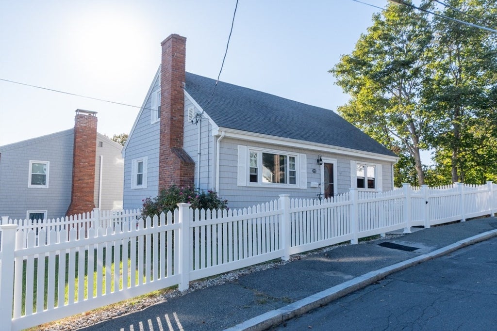 8 Siren St
