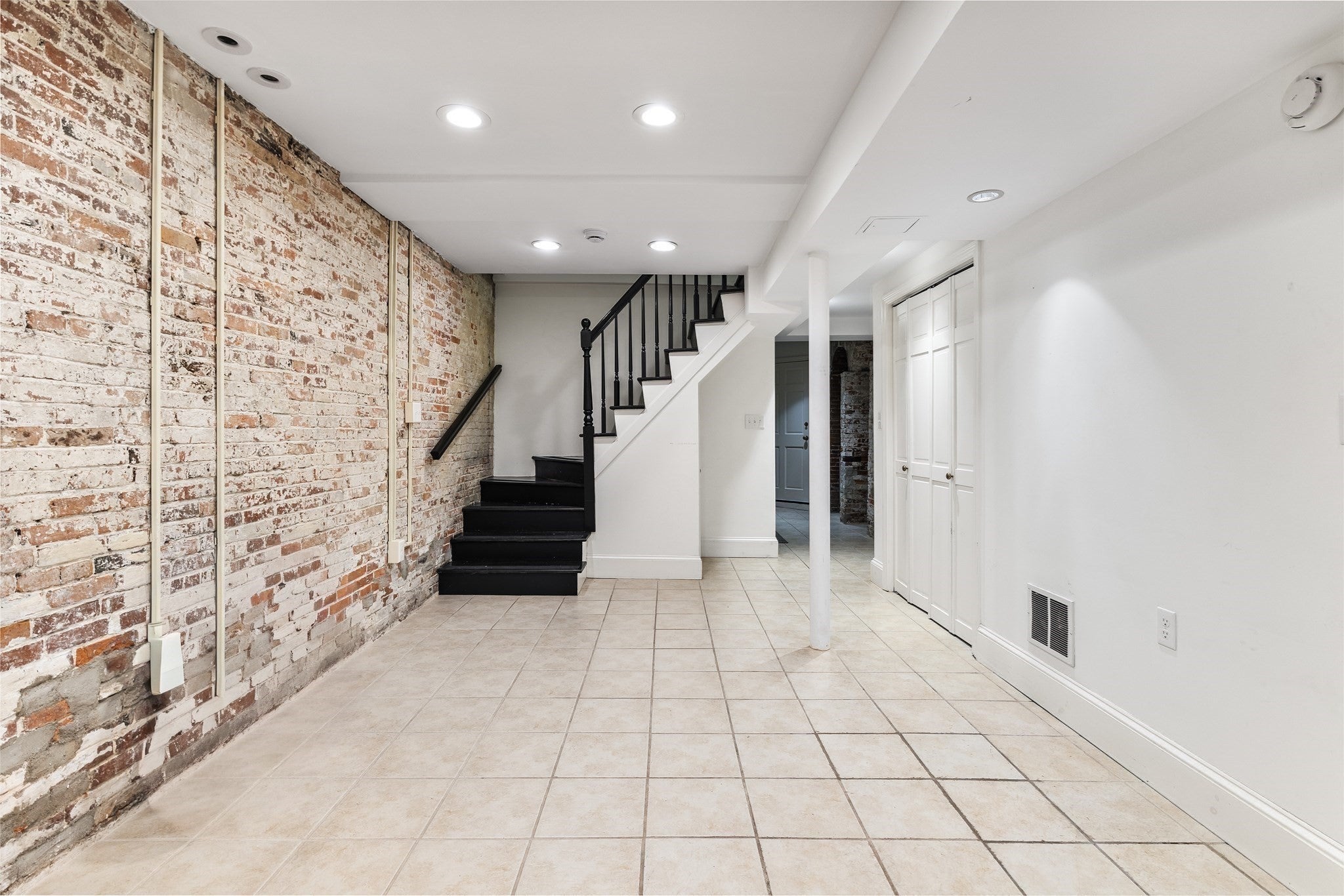 22 Joy St #22, Boston, MA Photo #36