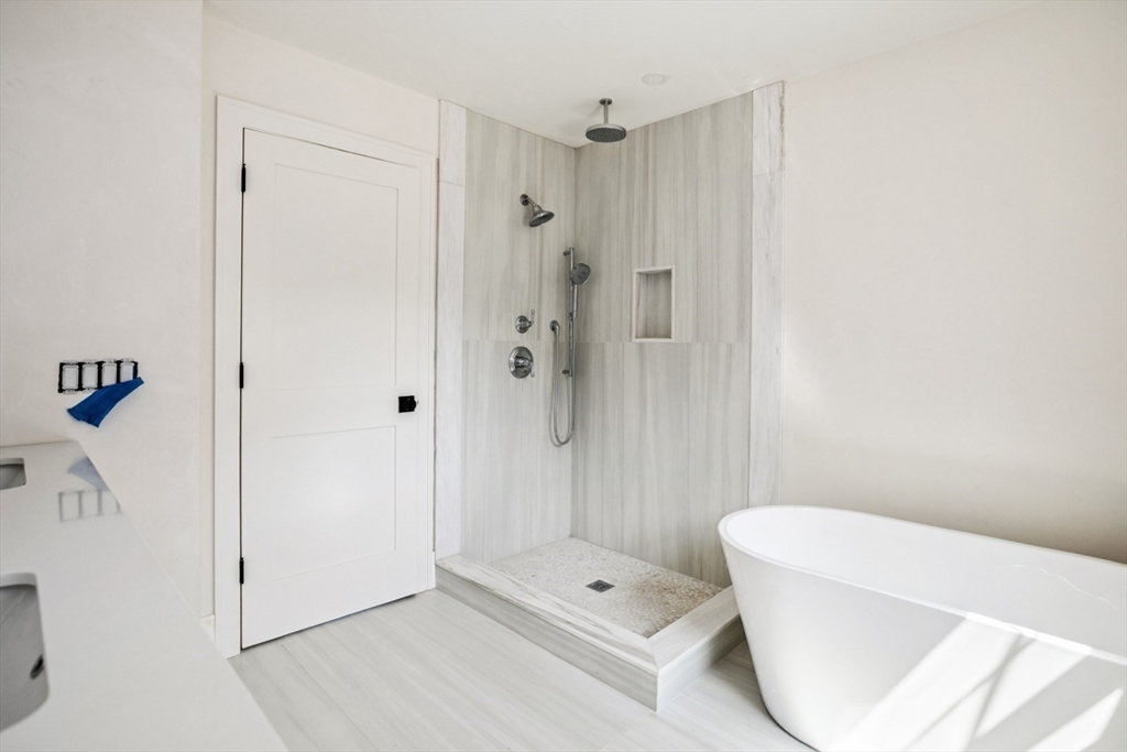 Reading, Massachusetts 01867, United States, 4 Bedrooms Bedrooms, ,3 BathroomsBathrooms,Residential,Active,161079