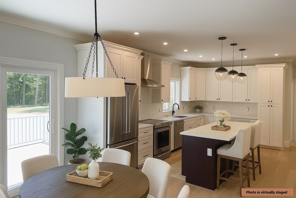 Reading, Massachusetts 01867, United States, 4 Bedrooms Bedrooms, ,3 BathroomsBathrooms,Residential,Active,161079