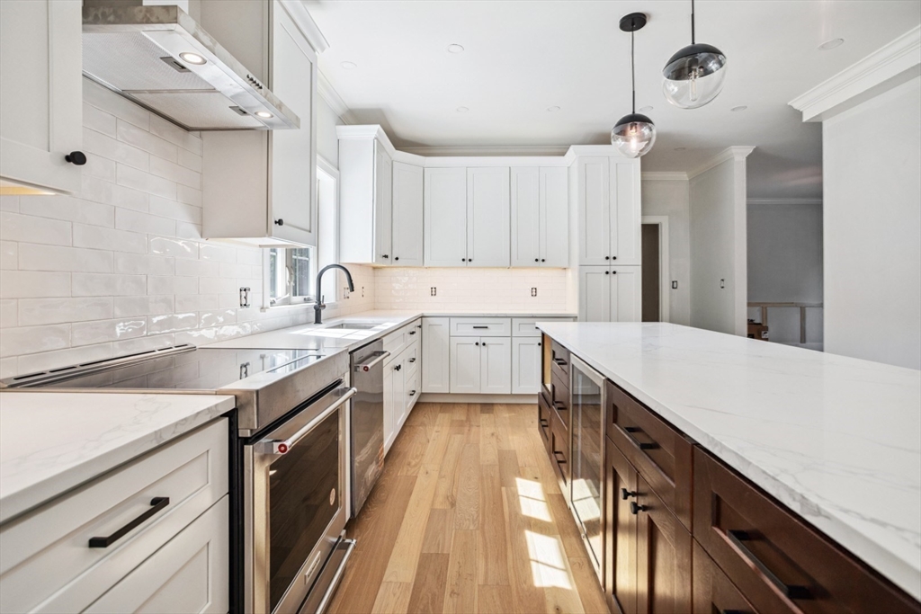 Reading, Massachusetts 01867, United States, 4 Bedrooms Bedrooms, ,3 BathroomsBathrooms,Residential,Active,161079