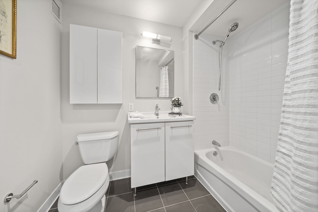 2 Earhart St #308, Cambridge, MA Photo #11