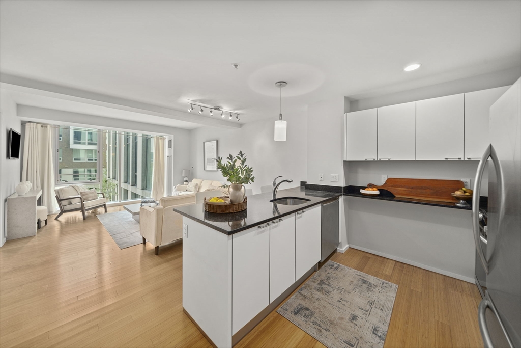 2 Earhart St 308