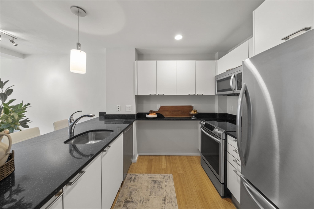 2 Earhart St 308