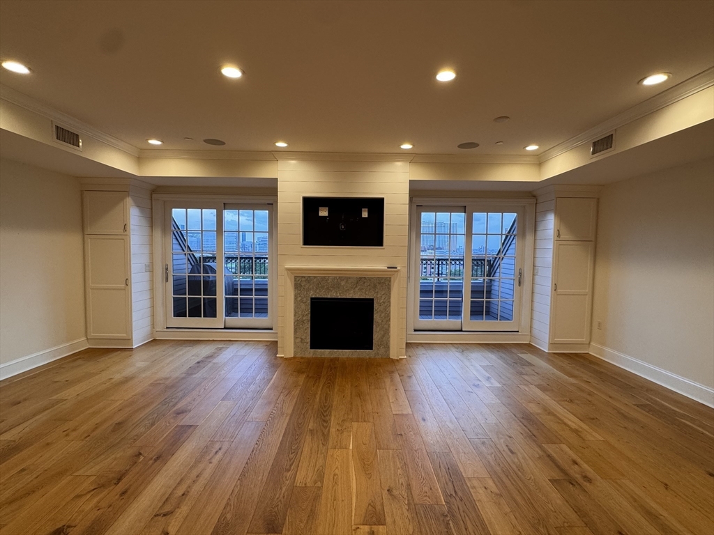 374-398 Bunker Hill 306