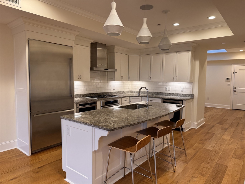374-398 Bunker Hill 306