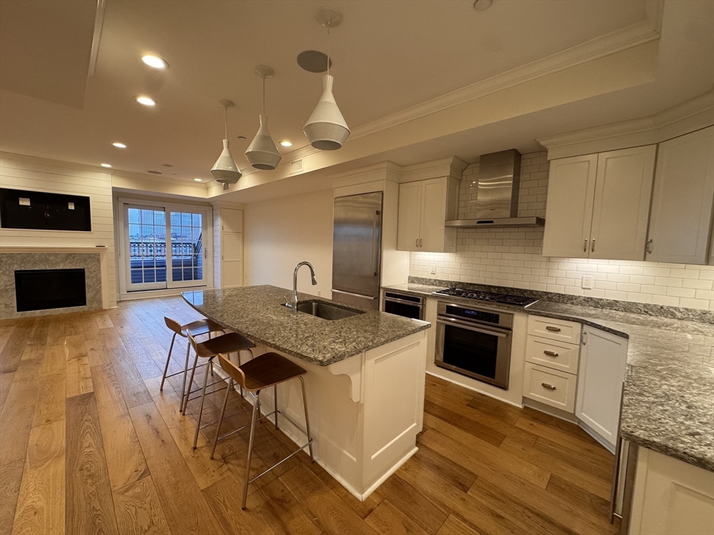 374-398 Bunker Hill 306