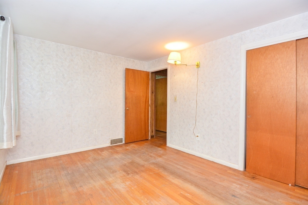 Holliston, Massachusetts 01746, United States, 3 Bedrooms Bedrooms, ,2 BathroomsBathrooms,Residential,Active,172913