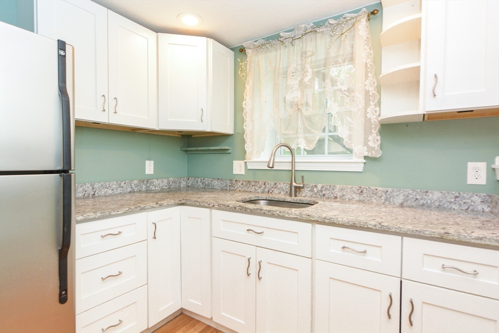 Holliston, Massachusetts 01746, United States, 3 Bedrooms Bedrooms, ,2 BathroomsBathrooms,Residential,Active,172913