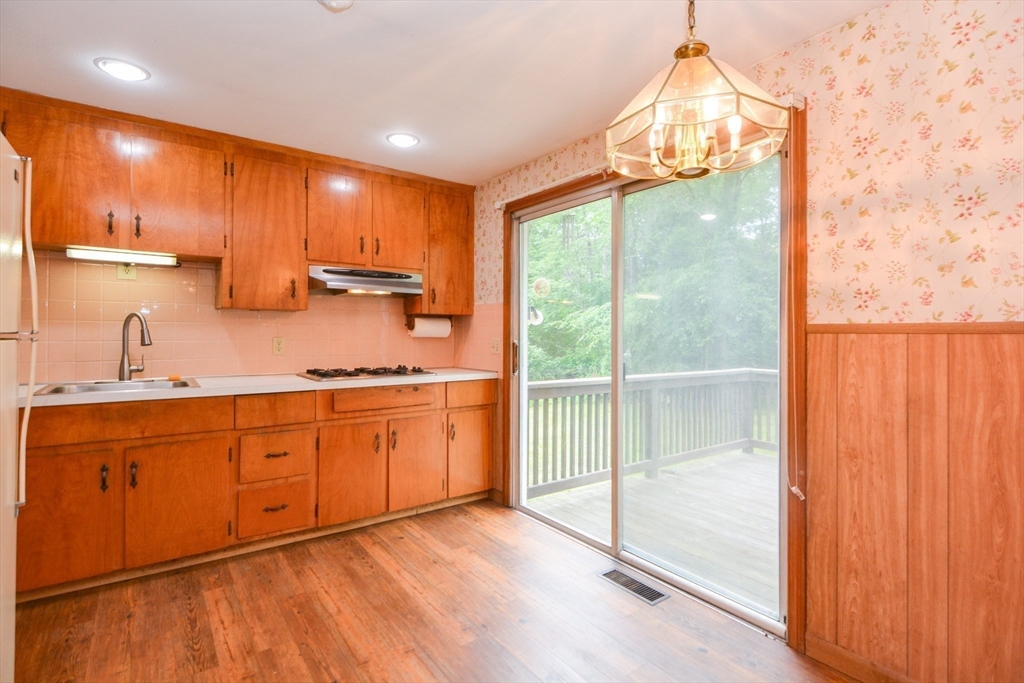 Holliston, Massachusetts 01746, United States, 3 Bedrooms Bedrooms, ,2 BathroomsBathrooms,Residential,Active,172913