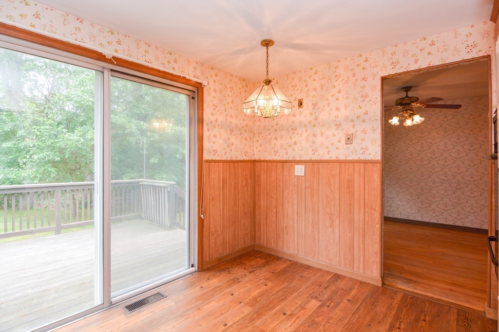 Holliston, Massachusetts 01746, United States, 3 Bedrooms Bedrooms, ,2 BathroomsBathrooms,Residential,Active,172913