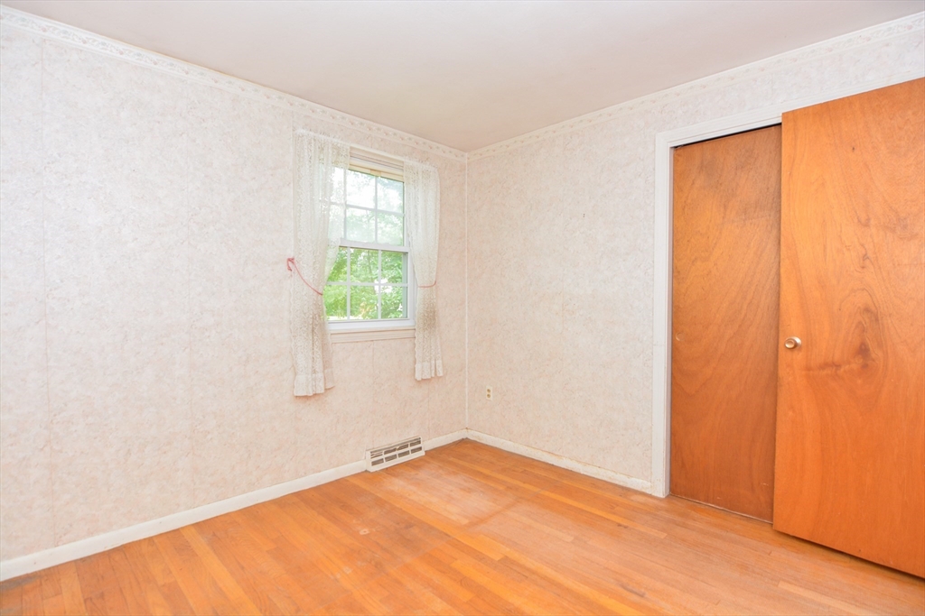 Holliston, Massachusetts 01746, United States, 3 Bedrooms Bedrooms, ,2 BathroomsBathrooms,Residential,Active,172913