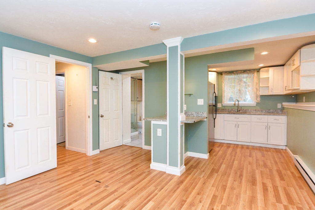 Holliston, Massachusetts 01746, United States, 3 Bedrooms Bedrooms, ,2 BathroomsBathrooms,Residential,Active,172913