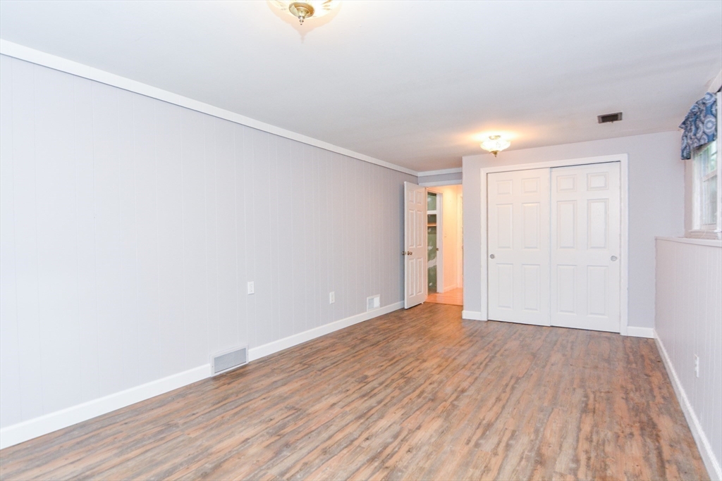 Holliston, Massachusetts 01746, United States, 3 Bedrooms Bedrooms, ,2 BathroomsBathrooms,Residential,Active,172913