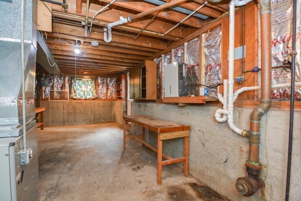 Holliston, Massachusetts 01746, United States, 3 Bedrooms Bedrooms, ,2 BathroomsBathrooms,Residential,Active,172913