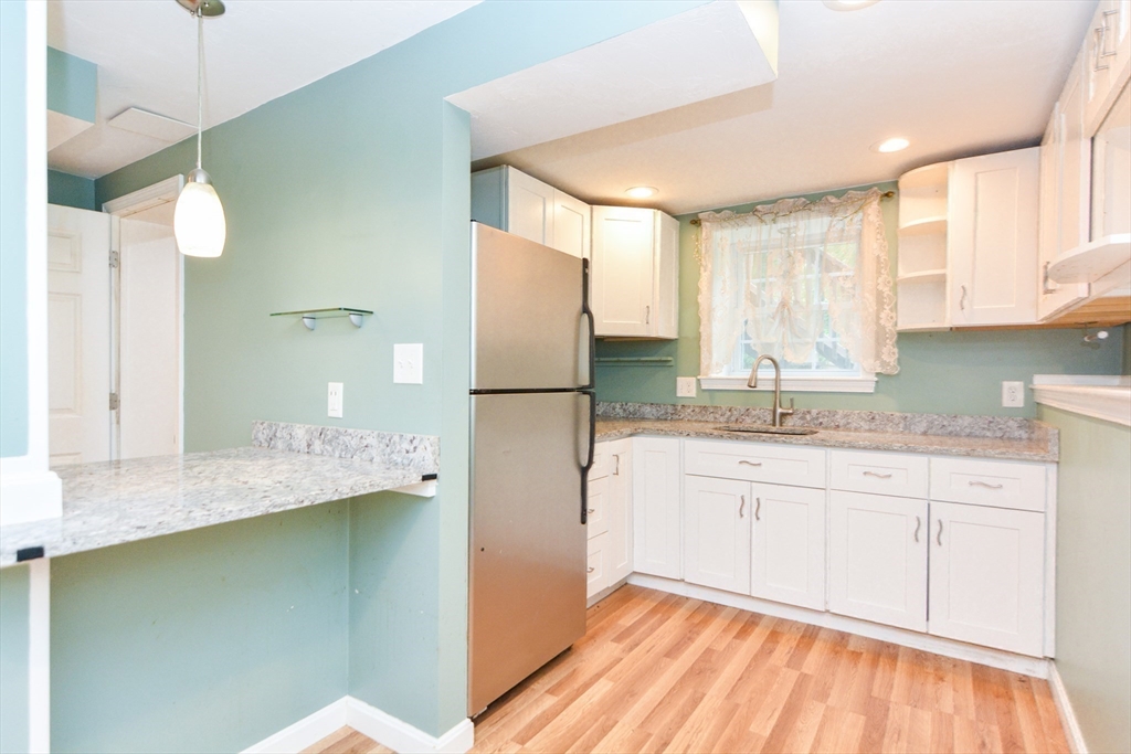 Holliston, Massachusetts 01746, United States, 3 Bedrooms Bedrooms, ,2 BathroomsBathrooms,Residential,Active,172913