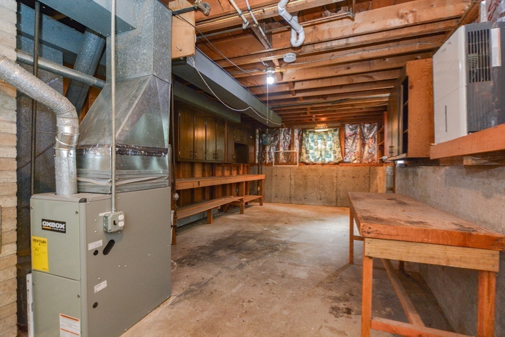 Holliston, Massachusetts 01746, United States, 3 Bedrooms Bedrooms, ,2 BathroomsBathrooms,Residential,Active,172913