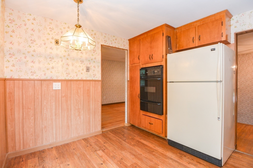 Holliston, Massachusetts 01746, United States, 3 Bedrooms Bedrooms, ,2 BathroomsBathrooms,Residential,Active,172913