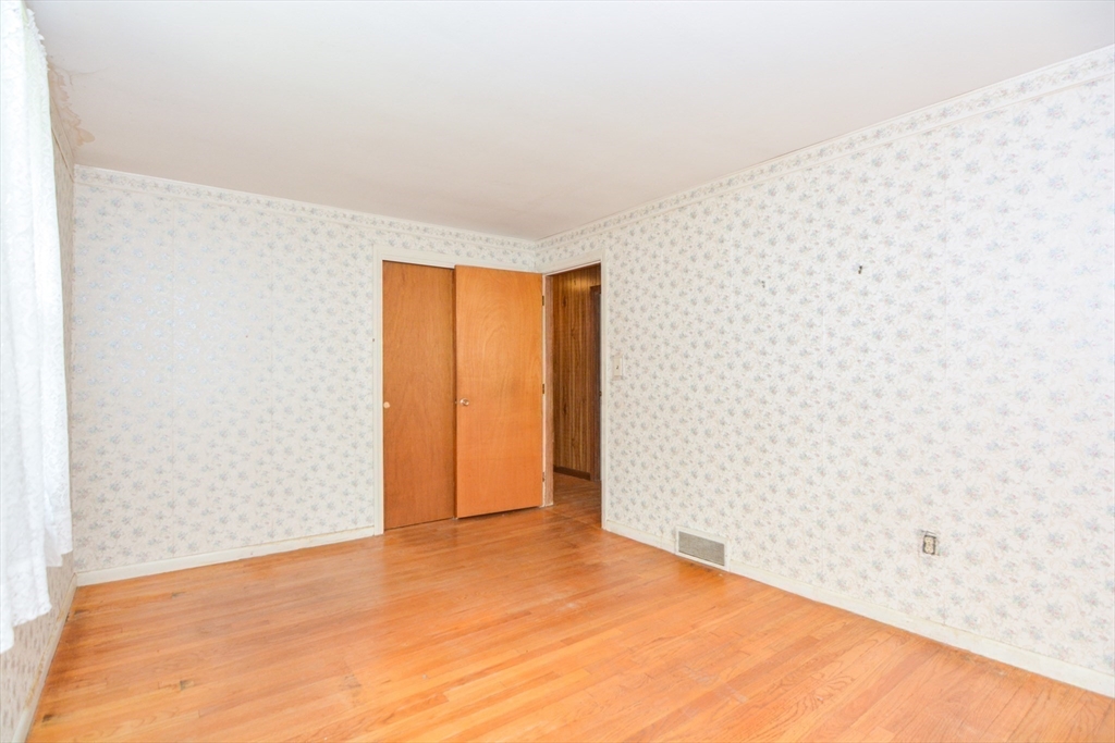 Holliston, Massachusetts 01746, United States, 3 Bedrooms Bedrooms, ,2 BathroomsBathrooms,Residential,Active,172913