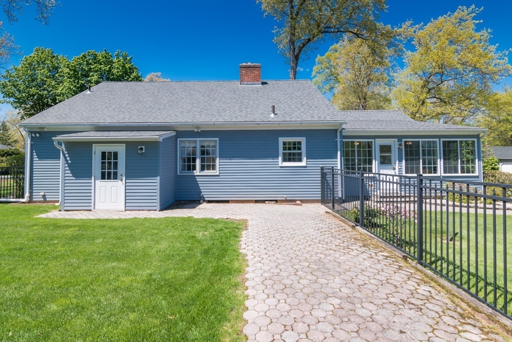 51 Edgewater Road