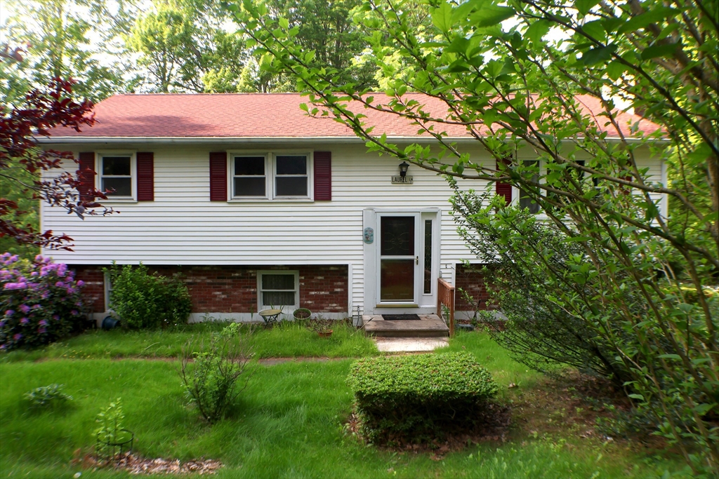 2 Laurel Ln