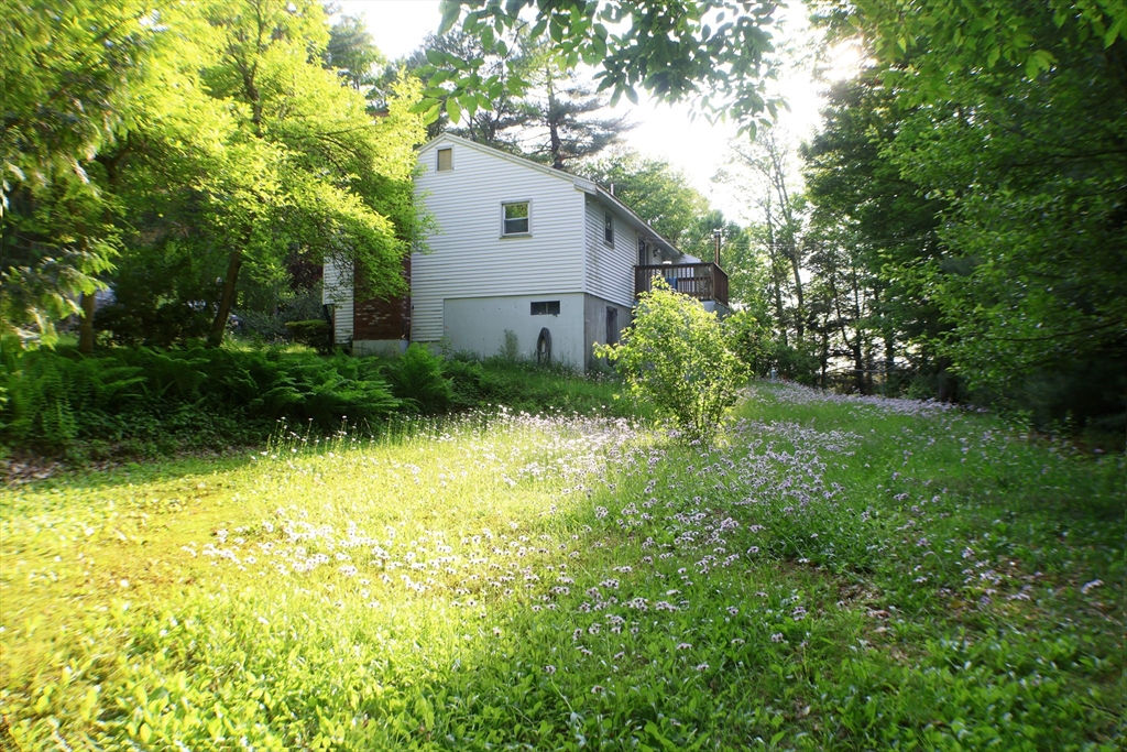 2 Laurel Ln