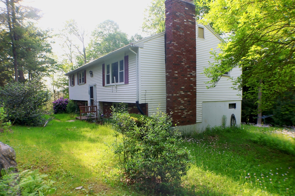 2 Laurel Ln